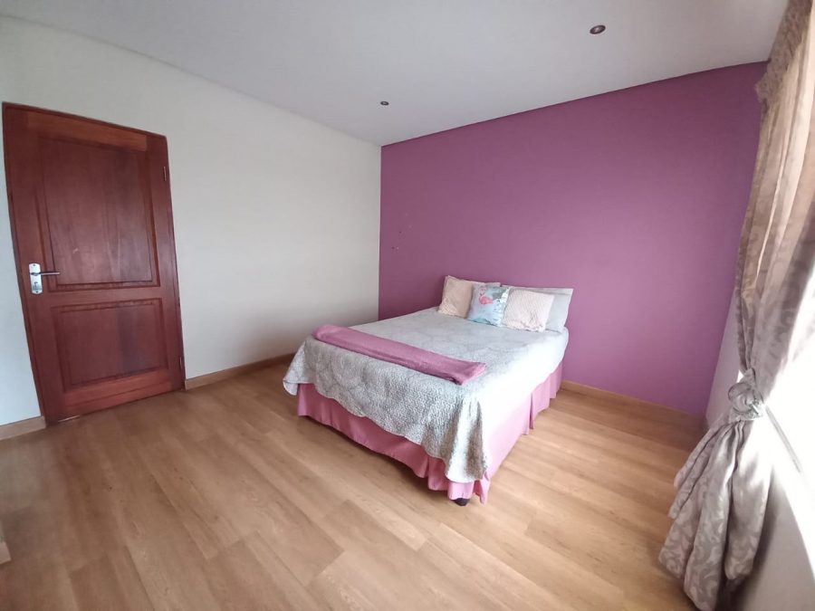 5 Bedroom Property for Sale in Helderwyk Gauteng