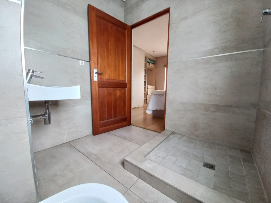 5 Bedroom Property for Sale in Helderwyk Gauteng