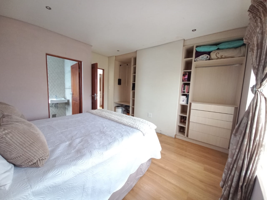 5 Bedroom Property for Sale in Helderwyk Gauteng