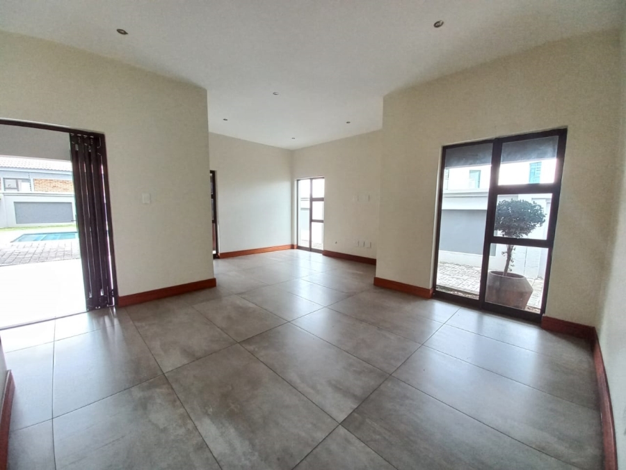 5 Bedroom Property for Sale in Helderwyk Gauteng