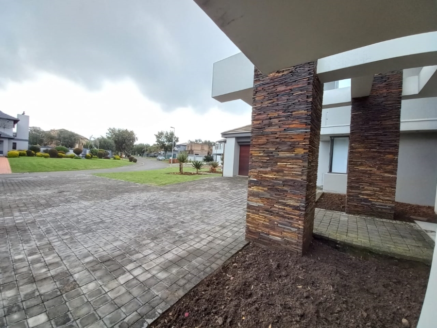 5 Bedroom Property for Sale in Helderwyk Gauteng
