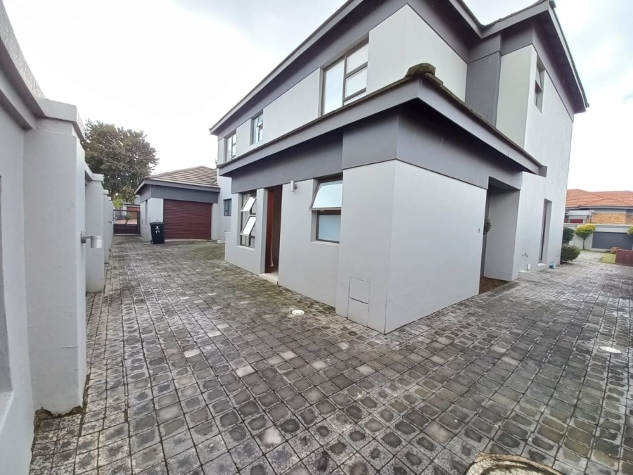 5 Bedroom Property for Sale in Helderwyk Gauteng
