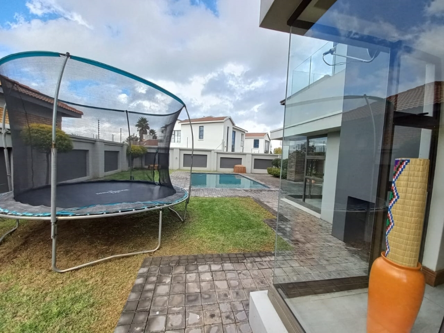 5 Bedroom Property for Sale in Helderwyk Gauteng