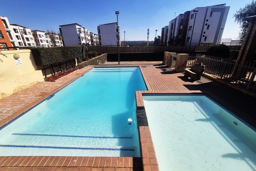 To Let 2 Bedroom Property for Rent in Ferndale Gauteng