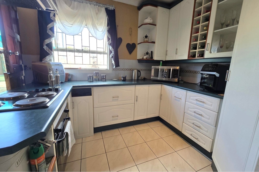 5 Bedroom Property for Sale in Lodeyko Gauteng