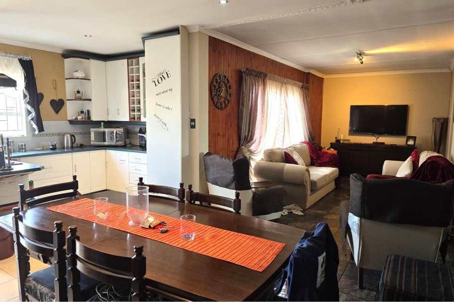 5 Bedroom Property for Sale in Lodeyko Gauteng
