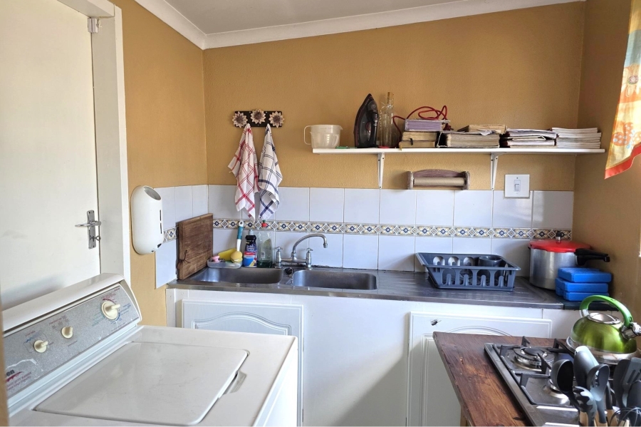 5 Bedroom Property for Sale in Lodeyko Gauteng