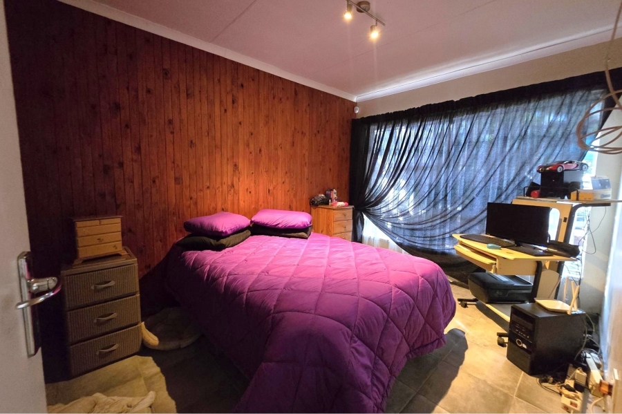 5 Bedroom Property for Sale in Lodeyko Gauteng