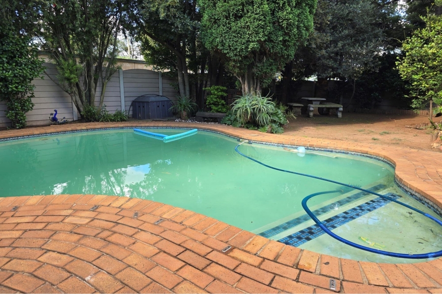 5 Bedroom Property for Sale in Lodeyko Gauteng