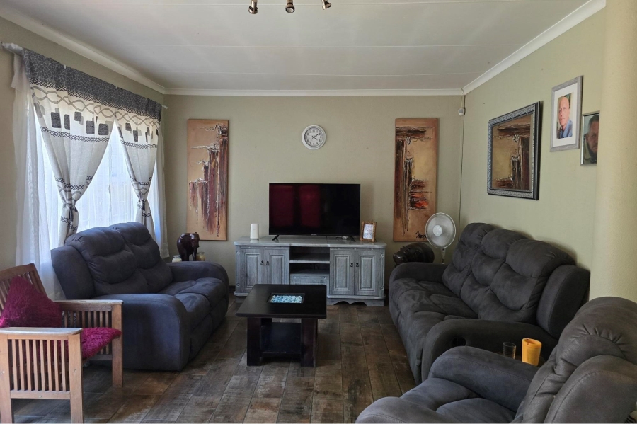 5 Bedroom Property for Sale in Lodeyko Gauteng