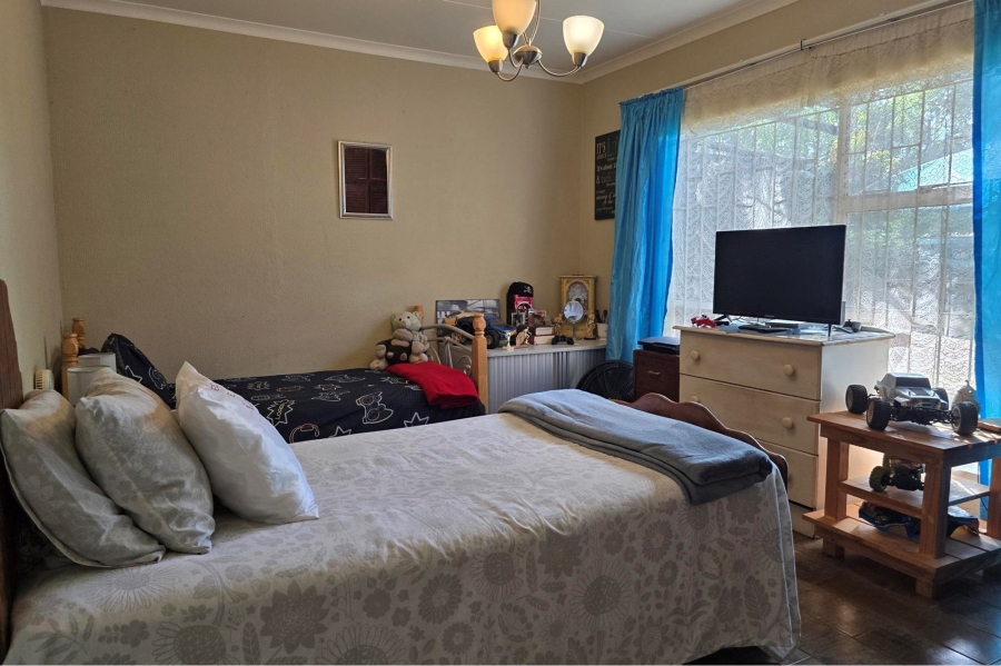 5 Bedroom Property for Sale in Lodeyko Gauteng