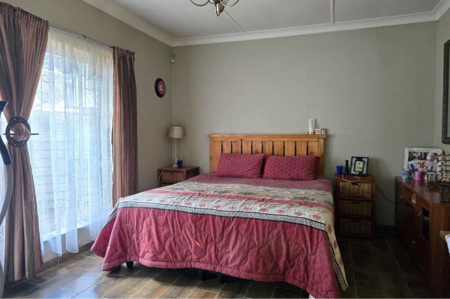 5 Bedroom Property for Sale in Lodeyko Gauteng