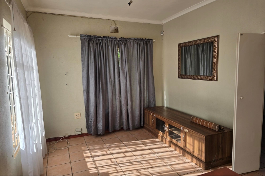 5 Bedroom Property for Sale in Lodeyko Gauteng