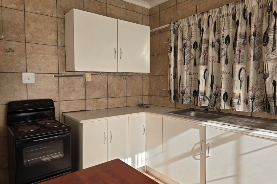 5 Bedroom Property for Sale in Lodeyko Gauteng