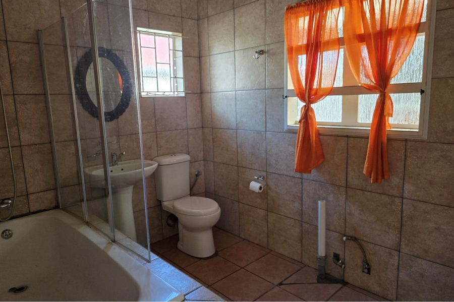 5 Bedroom Property for Sale in Lodeyko Gauteng
