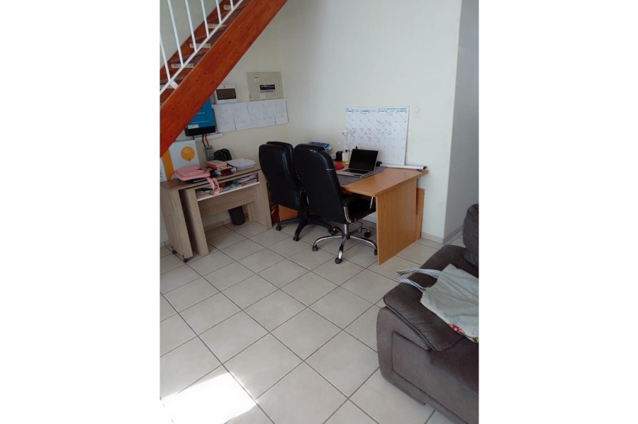 2 Bedroom Property for Sale in La Montagne Gauteng