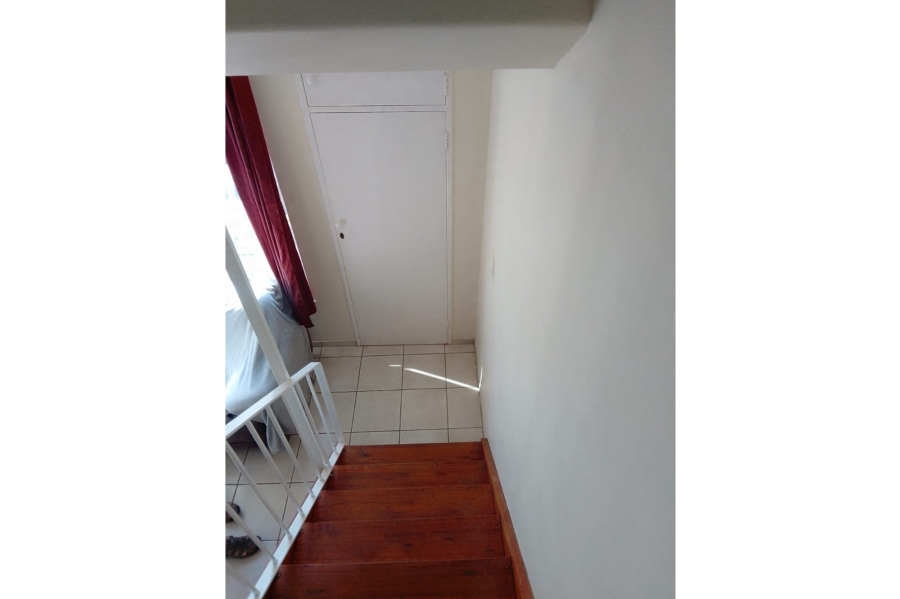 2 Bedroom Property for Sale in La Montagne Gauteng