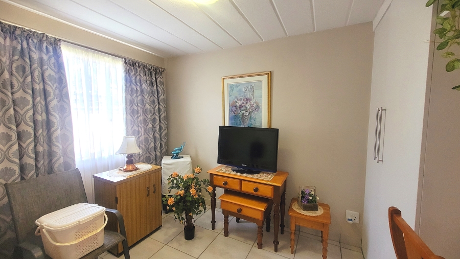To Let 2 Bedroom Property for Rent in Verwoerdpark Gauteng