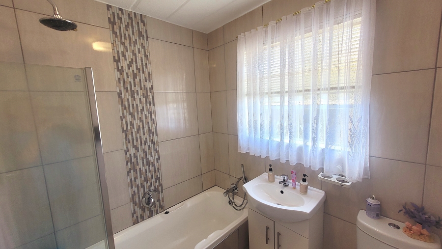 To Let 2 Bedroom Property for Rent in Verwoerdpark Gauteng