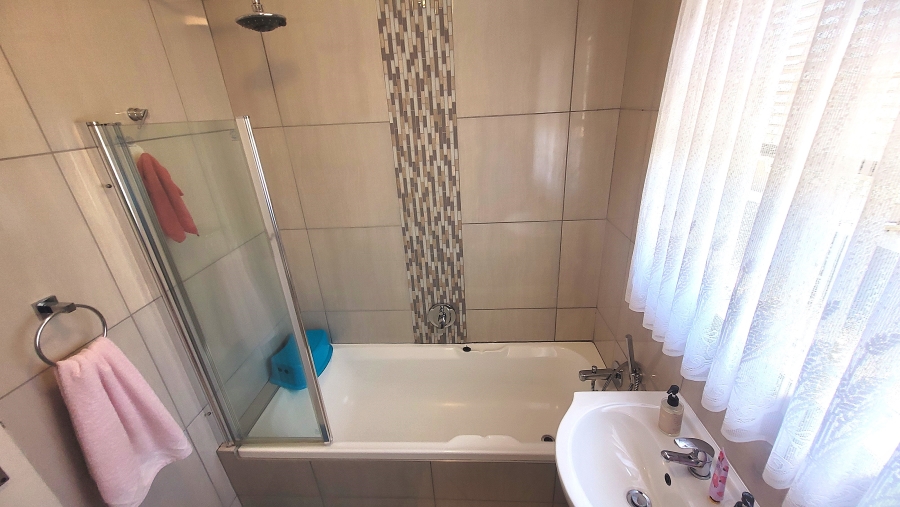To Let 2 Bedroom Property for Rent in Verwoerdpark Gauteng