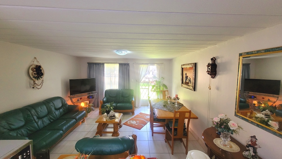 To Let 2 Bedroom Property for Rent in Verwoerdpark Gauteng