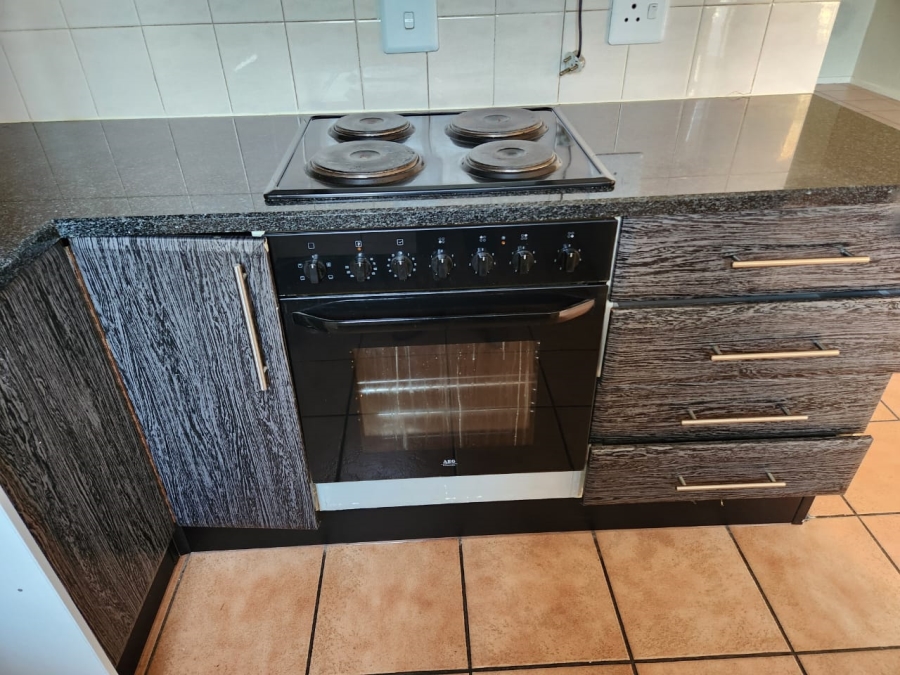 2 Bedroom Property for Sale in Van Riebeeck Park Gauteng