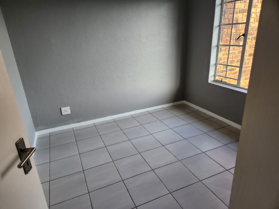 2 Bedroom Property for Sale in Van Riebeeck Park Gauteng