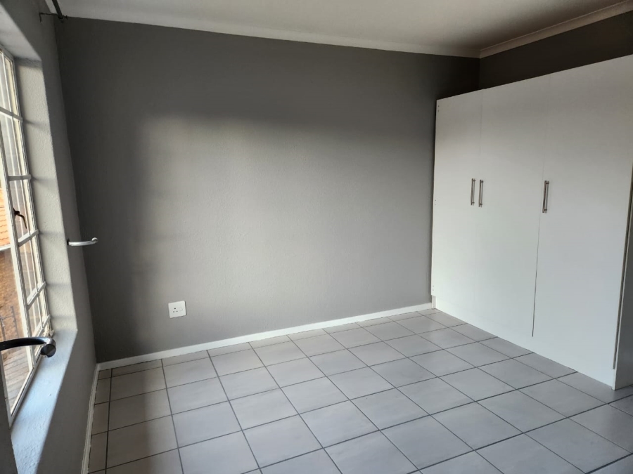 2 Bedroom Property for Sale in Van Riebeeck Park Gauteng