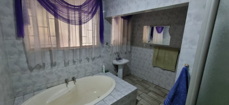 4 Bedroom Property for Sale in Kilner Park Gauteng