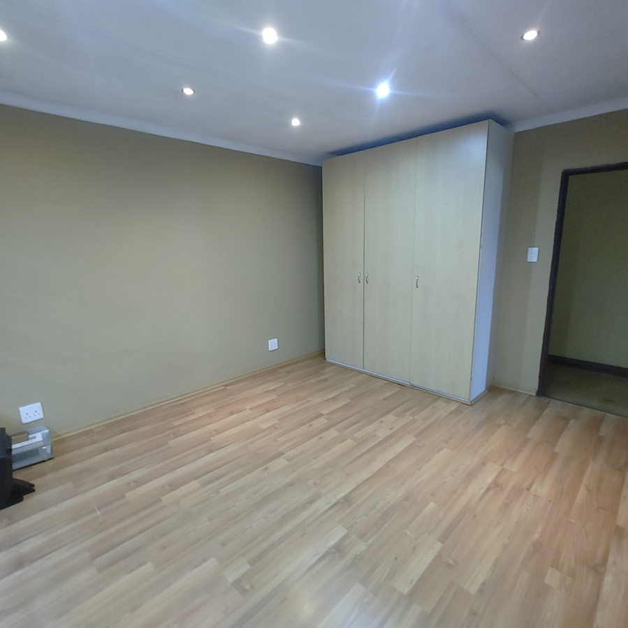 To Let 2 Bedroom Property for Rent in Austinview Gauteng