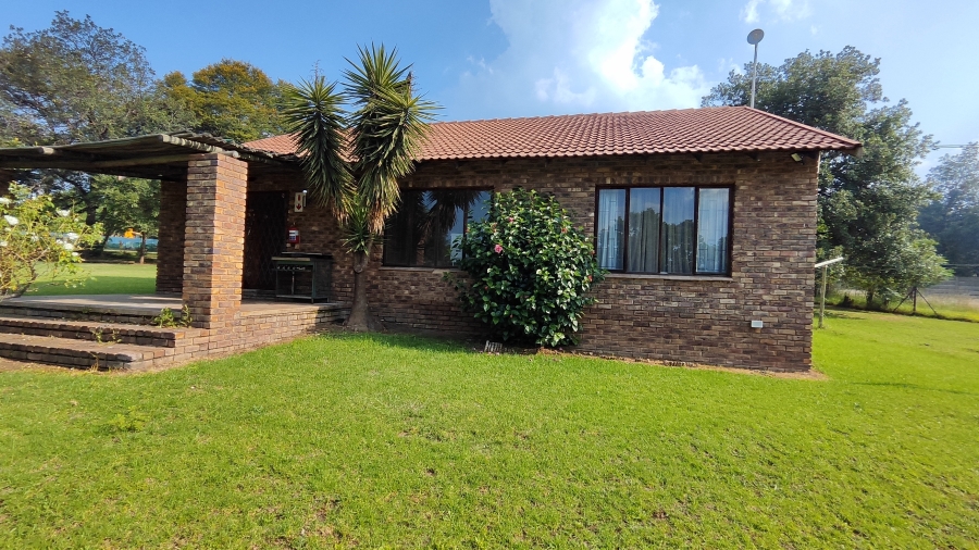 To Let 2 Bedroom Property for Rent in Austinview Gauteng