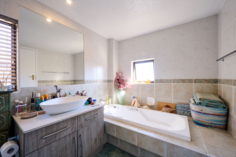 3 Bedroom Property for Sale in Halfway Gardens Gauteng