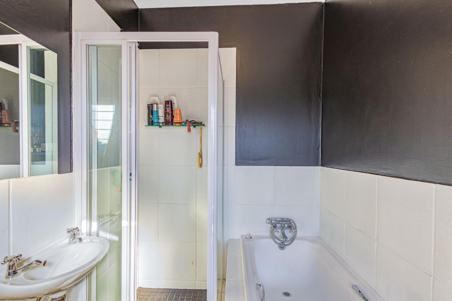 2 Bedroom Property for Sale in Barbeque Downs Gauteng
