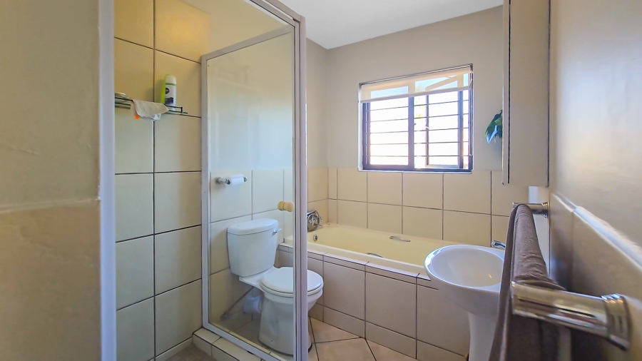 2 Bedroom Property for Sale in Barbeque Downs Gauteng