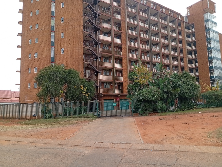 2 Bedroom Property for Sale in Weavind Park Gauteng