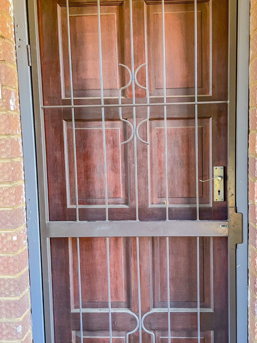 2 Bedroom Property for Sale in Weavind Park Gauteng