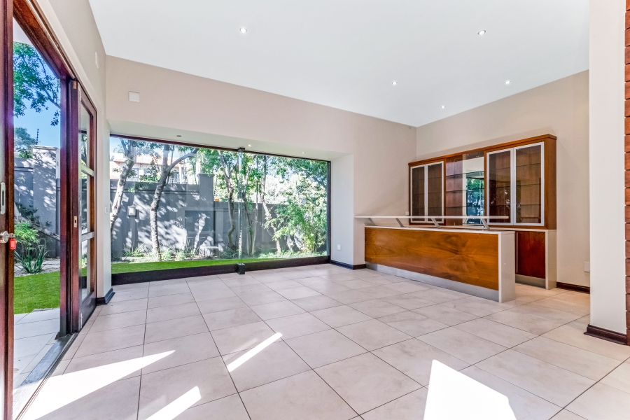 To Let 5 Bedroom Property for Rent in Benmore Gardens Gauteng