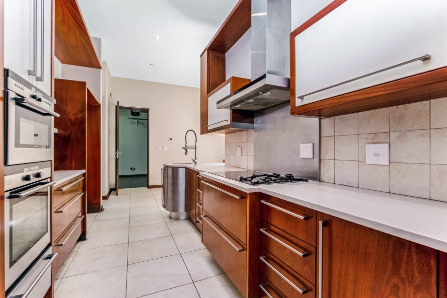To Let 5 Bedroom Property for Rent in Benmore Gardens Gauteng