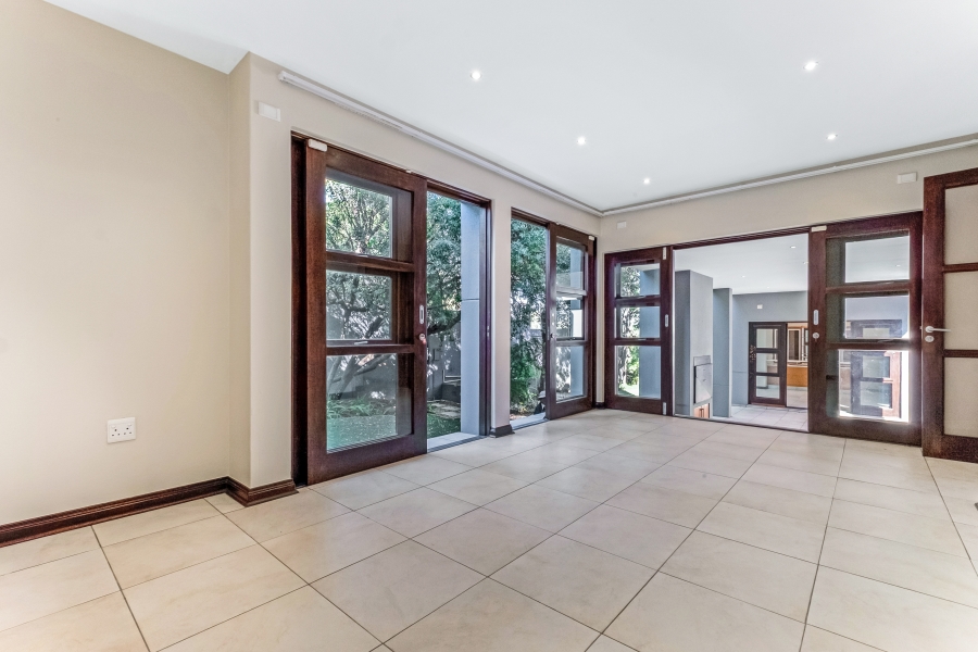 To Let 5 Bedroom Property for Rent in Benmore Gardens Gauteng