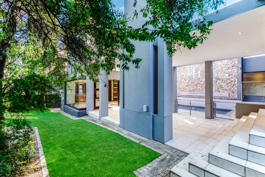 To Let 5 Bedroom Property for Rent in Benmore Gardens Gauteng