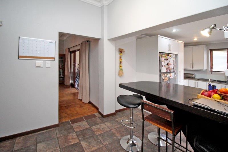 To Let 3 Bedroom Property for Rent in Melville Gauteng