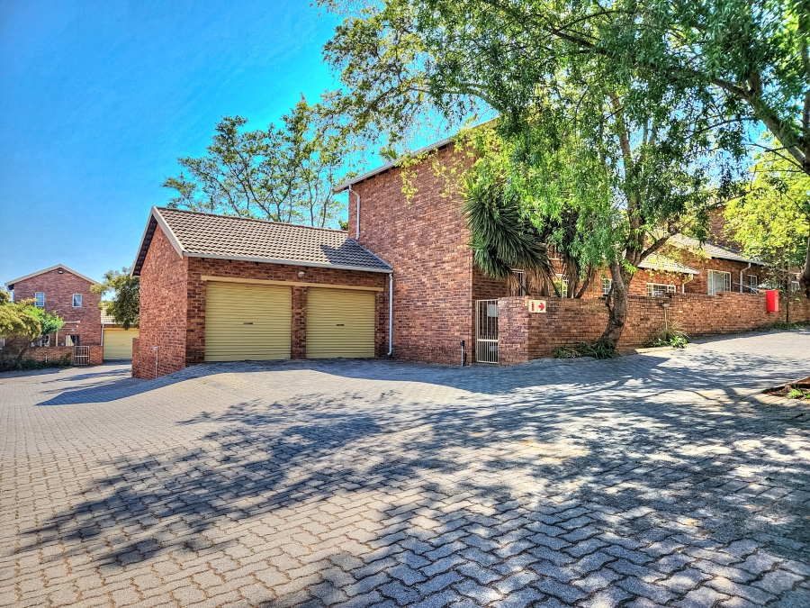 3 Bedroom Property for Sale in Wilgeheuwel Gauteng