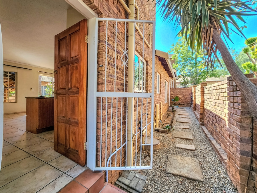 3 Bedroom Property for Sale in Wilgeheuwel Gauteng