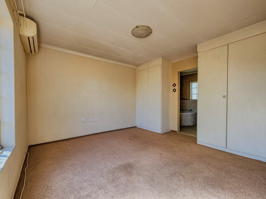 3 Bedroom Property for Sale in Wilgeheuwel Gauteng