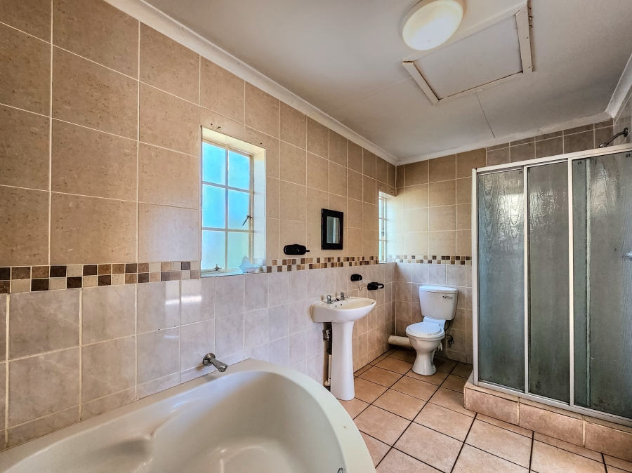3 Bedroom Property for Sale in Wilgeheuwel Gauteng