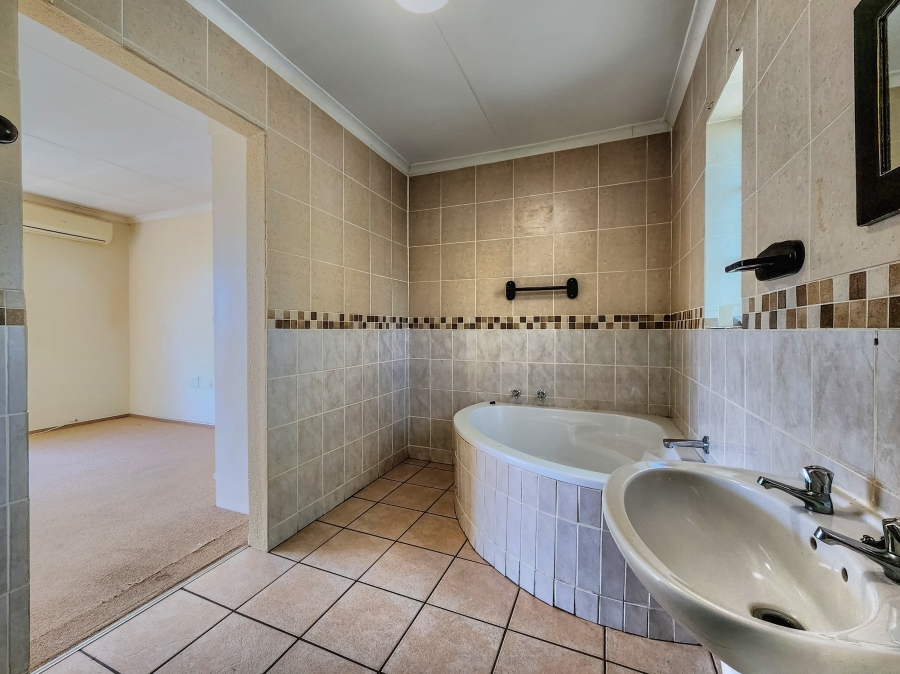 3 Bedroom Property for Sale in Wilgeheuwel Gauteng