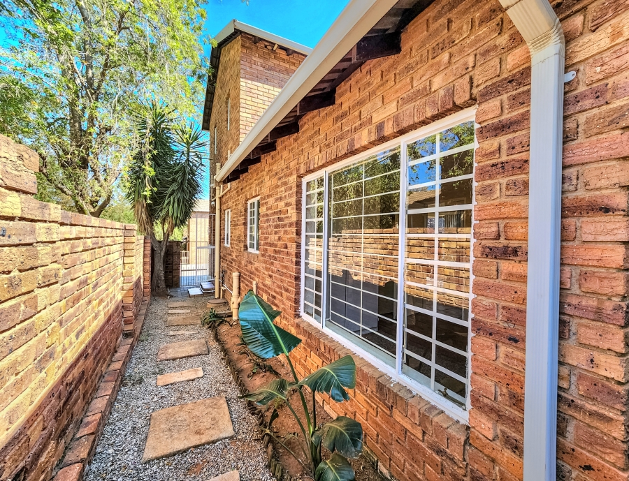3 Bedroom Property for Sale in Wilgeheuwel Gauteng