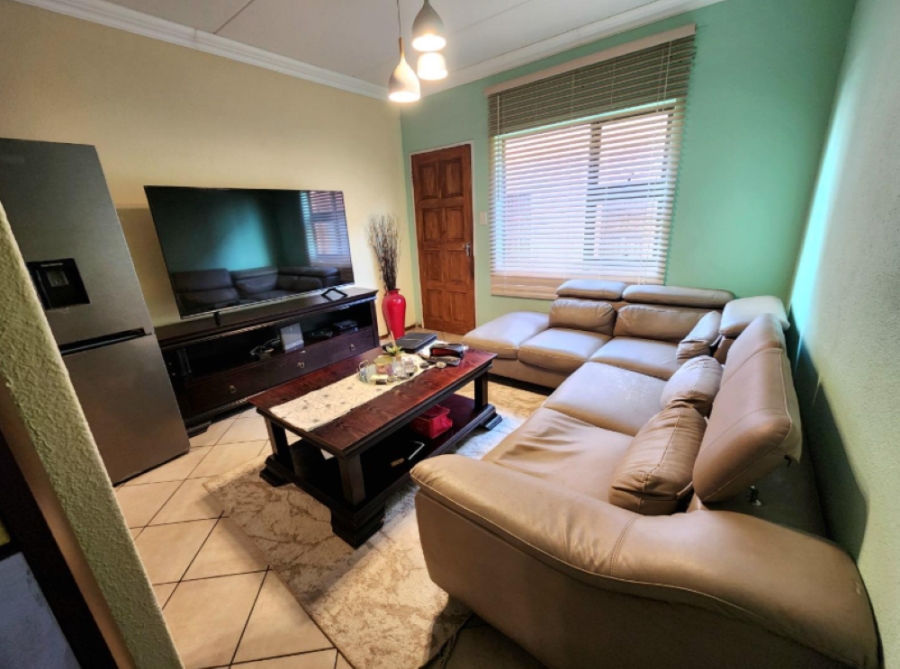 2 Bedroom Property for Sale in Albertsdal Gauteng