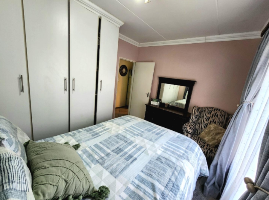 2 Bedroom Property for Sale in Albertsdal Gauteng
