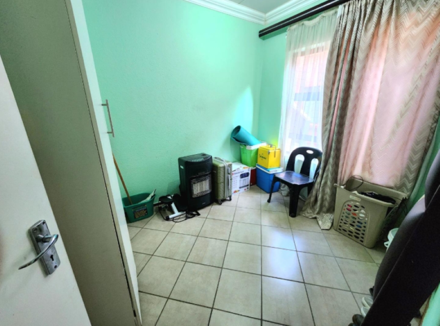 2 Bedroom Property for Sale in Albertsdal Gauteng